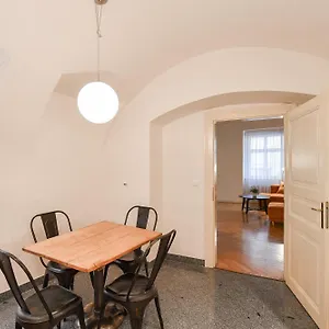 U Kapra Apartment Prag
